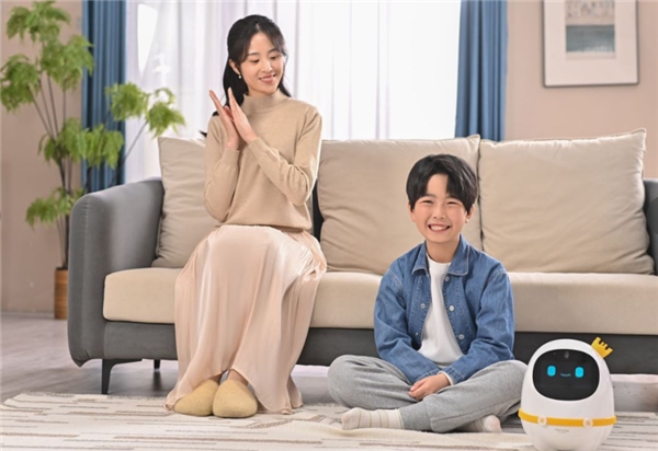 讯飞星火认知大模型成果发布会阿尔法蛋分论坛举行 阿尔法蛋儿童GPT机器人精彩亮相(图7)