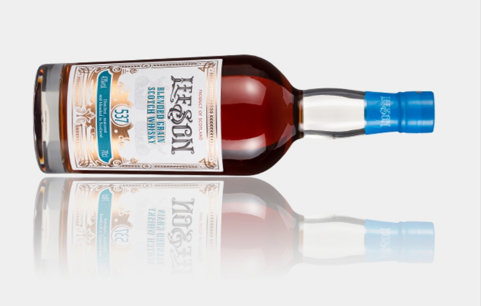 一滴水与温度的魔法：苏格兰威士忌的隐藏维