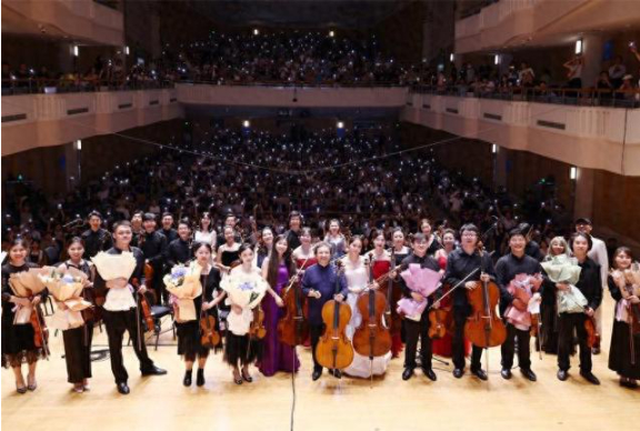 朱亦兵大提琴组合二十周年庆典音乐会上演