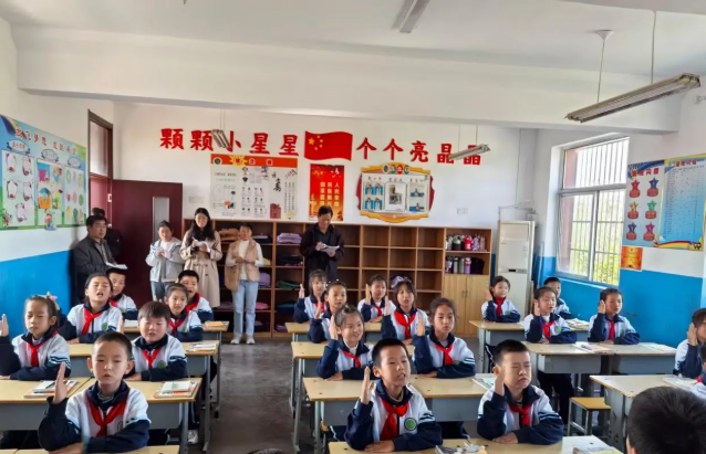 角峪镇中心小学举行课堂文化展示活动 