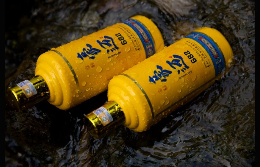 团聚餐桌上的豪迈白酒:文化、情感与社交的交融(图3)